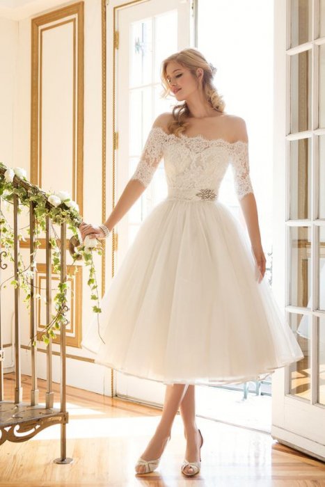 Короткое свадебное платье с длиной ниже колена