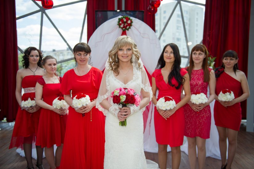 Одеть Красное Платье На Свадьбу