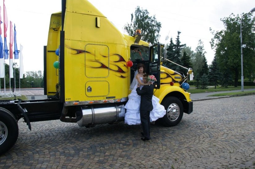 Необычный свадебный транспорт