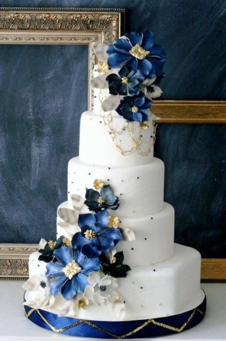 Бело-синий торт