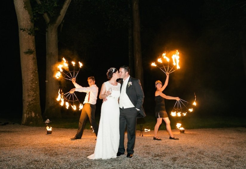 Огненное шоу на свадьбе в стиле маскарад
