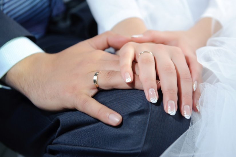 Овальная форма ногтей для свадебного маникюра