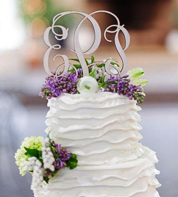 Монограмма на свадебном торте