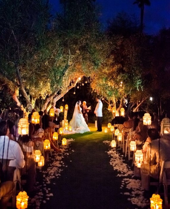 Свадебная церемония ночью