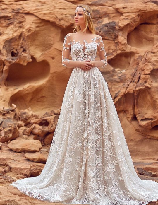 Свадебное платье с полупрозрачными деталями
